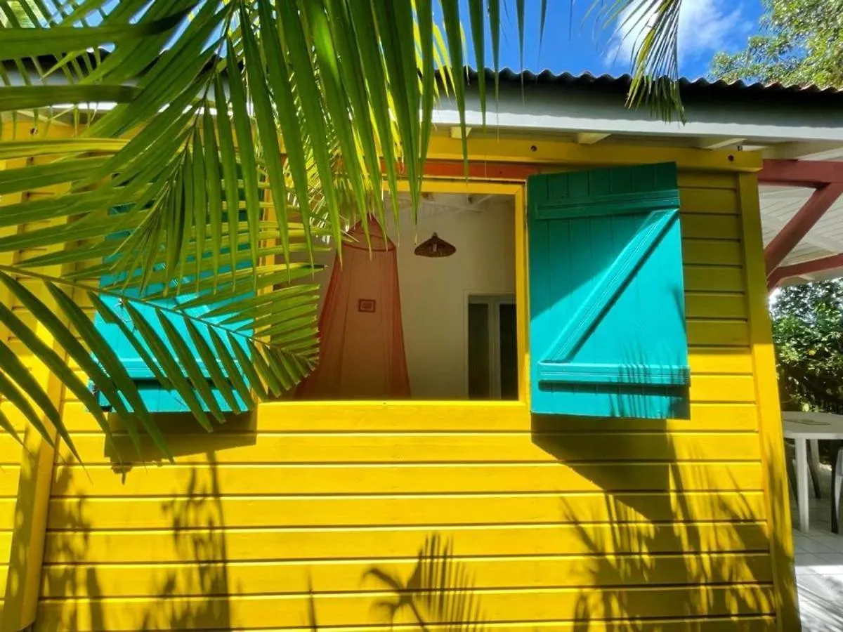 Maison Charmante A Sainte-Rose + Piscine 0*,  غوادلوب